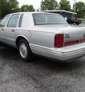 lincoln town car 1997 silver sedan signature gasoline v8 rear wheel drive automatic with overdrive 45840