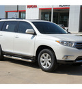 toyota highlander 2013 white suv se gasoline 6 cylinders front wheel drive automatic 78232
