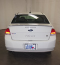 ford focus 2010 white sedan se 4 cylinders automatic with overdrive 76108