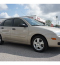 ford focus 2007 sand sedan zx4 ses gasoline 4 cylinders front wheel drive 6 speed manual 76543