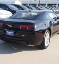 chevrolet camaro 2013 black coupe gasoline 6 cylinders rear wheel drive 6 spd auto 6 mths onstar directions conn lpo,cargo net whl a 77090