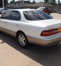 lexus es 300 1996 white sedan 6 cylinders automatic with overdrive 77375