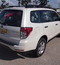 subaru forester 2013 white wagon 2 5x 4 cylinders automatic 77802