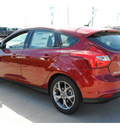 ford focus 2013 red hatchback se 4 cylinders automatic 77532
