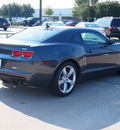 chevrolet camaro 2011 gray coupe ss 8 cylinders 6 speed manual 77090