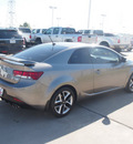kia forte koup 2010 lt  gray coupe sx gasoline 4 cylinders front wheel drive automatic 76108