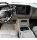 gmc sierra 2500hd 2002 white crew cab 4x4 slt diesel diesel 8 cylinders 4 wheel drive automatic with overdrive 95678