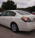 nissan altima 2008 white sedan 2 5 s gasoline 4 cylinders front wheel drive automatic 78744