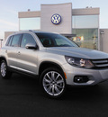 volkswagen tiguan 2013 gold suv se 4motion 4 cylinders 6 speed automatic 46410