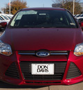 ford focus 2013 red hatchback se flex fuel 4 cylinders front wheel drive automatic 76011