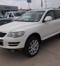 volkswagen touareg 2 2009 white suv v6 tdi diesel 6 cylinders all whee drive automatic 77304