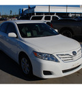 toyota camry 2011 white sedan se gasoline 4 cylinders front wheel drive automatic 77090