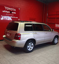 toyota highlander 2004 gold suv gasoline 4 cylinders front wheel drive automatic 76116