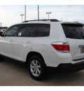 toyota highlander 2013 white suv se gasoline 6 cylinders front wheel drive automatic 77469