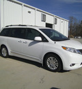 toyota sienna 2013 white van xle 8 passenger gasoline 6 cylinders front wheel drive automatic 75569