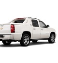 chevrolet black diamond avalanche 2013 white flex fuel 8 cylinders 4 wheel drive not specified 32086