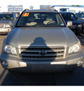 toyota highlander 2003 gold suv limited gasoline 6 cylinders all whee drive automatic with overdrive 77627