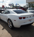 chevrolet camaro 2010 white coupe ss gasoline 8 cylinders rear wheel drive automatic 77657