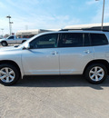 toyota highlander 2009 silver suv gasoline 6 cylinders front wheel drive shiftable automatic 77074