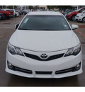 toyota camry 2013 white sedan se gasoline 4 cylinders front wheel drive automatic 76053