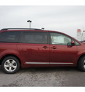 toyota sienna 2013 dk  red van le gasoline 6 cylinders front wheel drive 6 speed automatic 46219