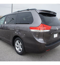 toyota sienna 2013 01h1predawn gray m van 2013 toyota sienna le v6 8 pas gasoline 6 cylinders front wheel drive automatic 46219