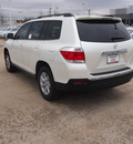 toyota highlander 2013 white suv se gasoline 6 cylinders front wheel drive automatic 76116