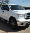 toyota tundra 2013 white grade gasoline 8 cylinders 2 wheel drive automatic 78232