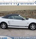 ford mustang 2004 white deluxe 6 cylinders automatic 76210