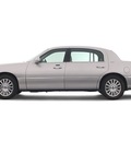 lincoln town car 2005 sedan signature gasoline 8 cylinders rear wheel drive 4 speed automatic 79407