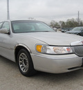lincoln town car 2002 silver sedan signature gasoline 8 cylinders rear wheel drive automatic with overdrive 77379